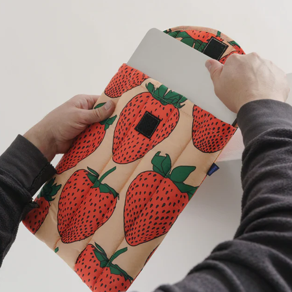 Baggu Puffy Laptop Sleeve 13/14 inch Strawberry