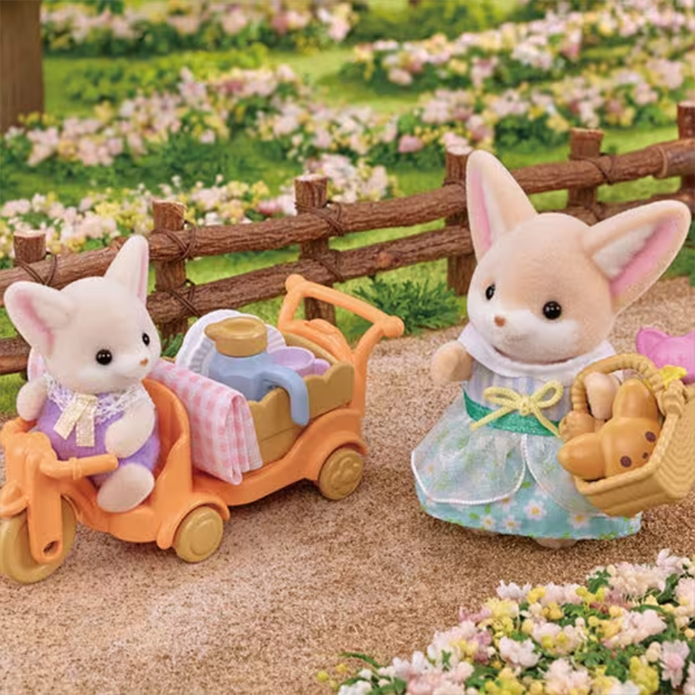 Sylvanian Families Sunny Picnic Set Fennec Fox