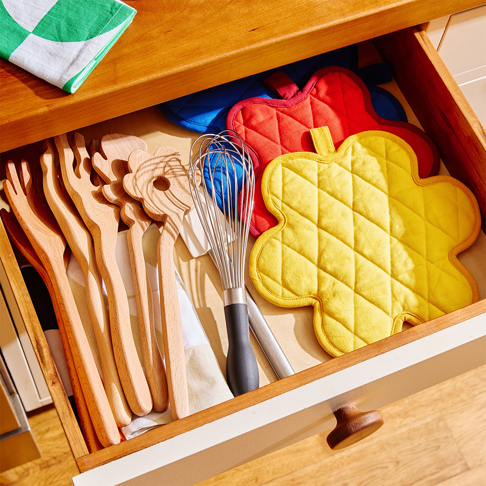 Areaware Serving Friends Pot Holder Red