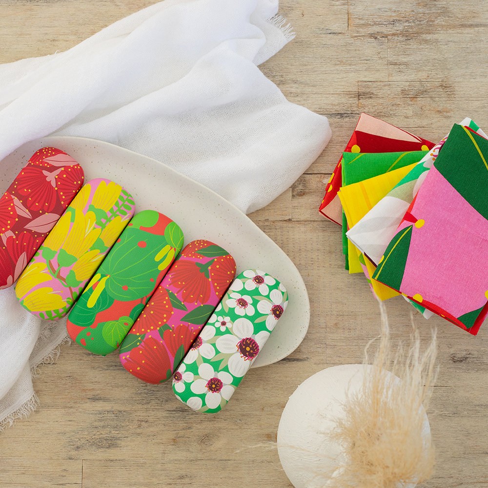 100% NZ Glasses Case Bright Botanical Mānuka