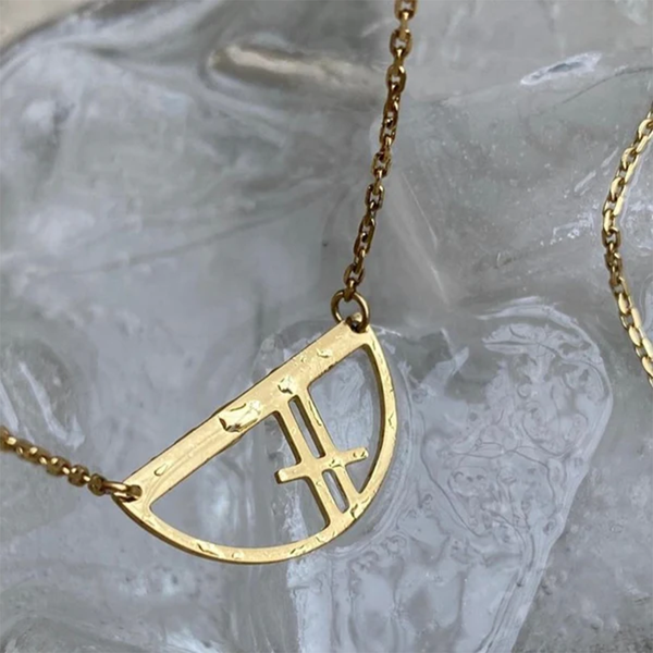 Ever Free Throw Necklace Gold