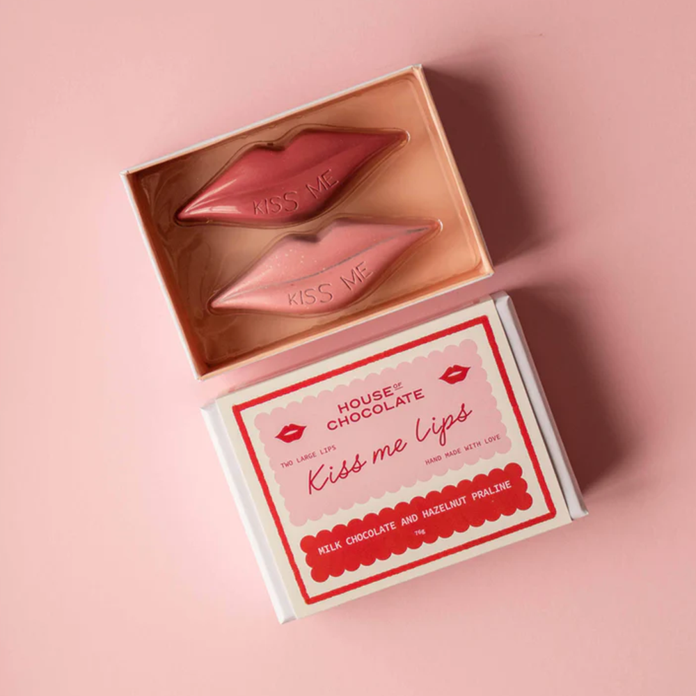 House of Chocolate Kiss Me Lips Milk Chocolate Hazelnut Praline