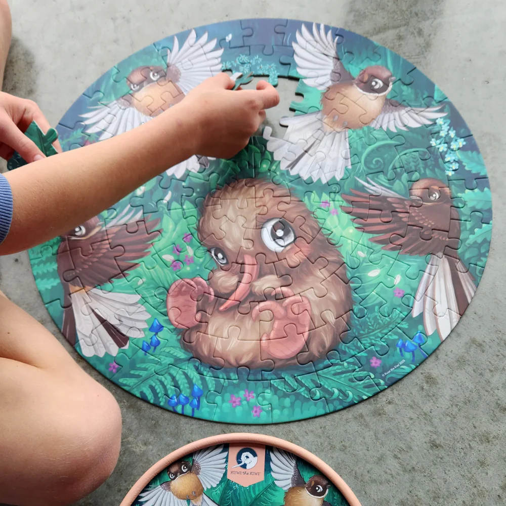 Kuwi the Kiwi Fantail Flutter Round 100 Piece Puzzle