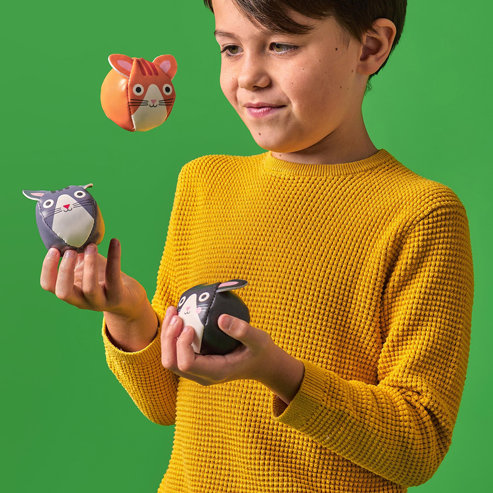 Kikkerland Three Cats Juggling Balls Set
