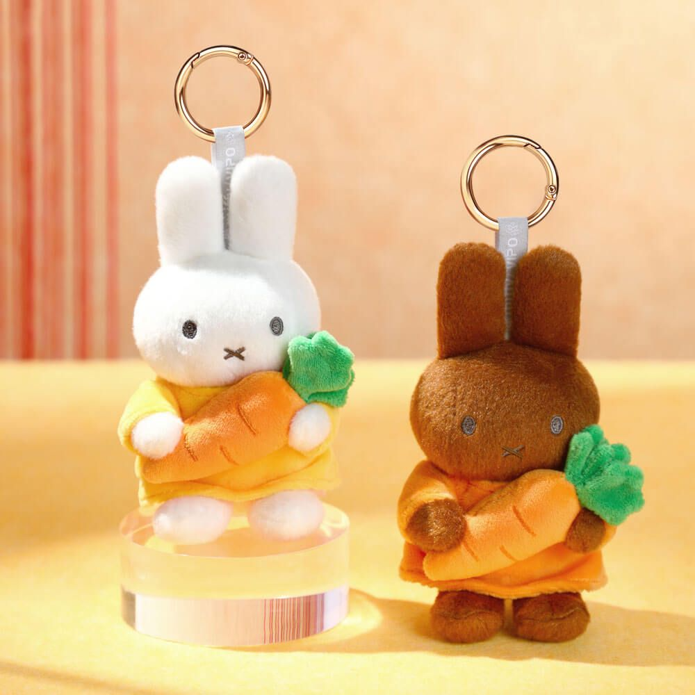 Melanie Plush Keyring with Carrot
