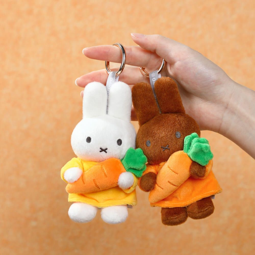Melanie Plush Keyring with Carrot