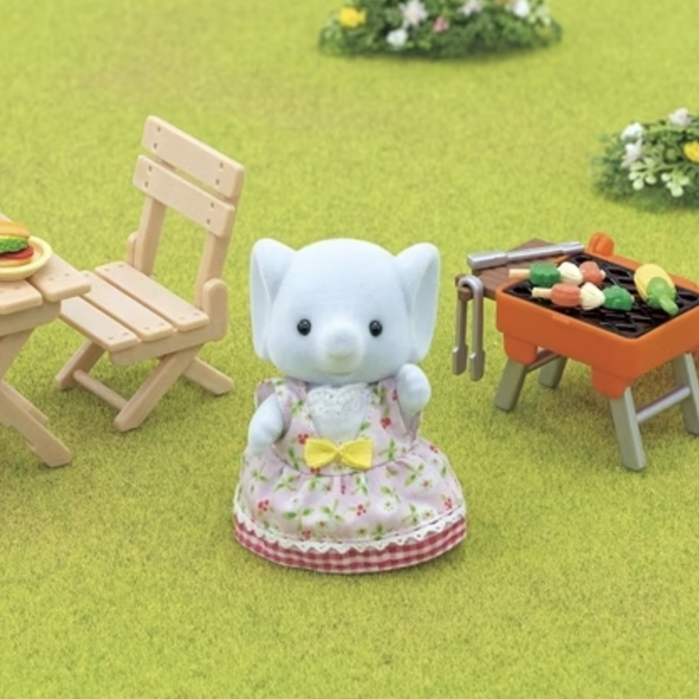 Sylvanian Families BBQ Picnic Set Elephant Girl