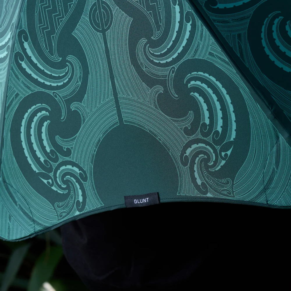 Blunt Umbrella Metro Limited Edition x Graham Tipene