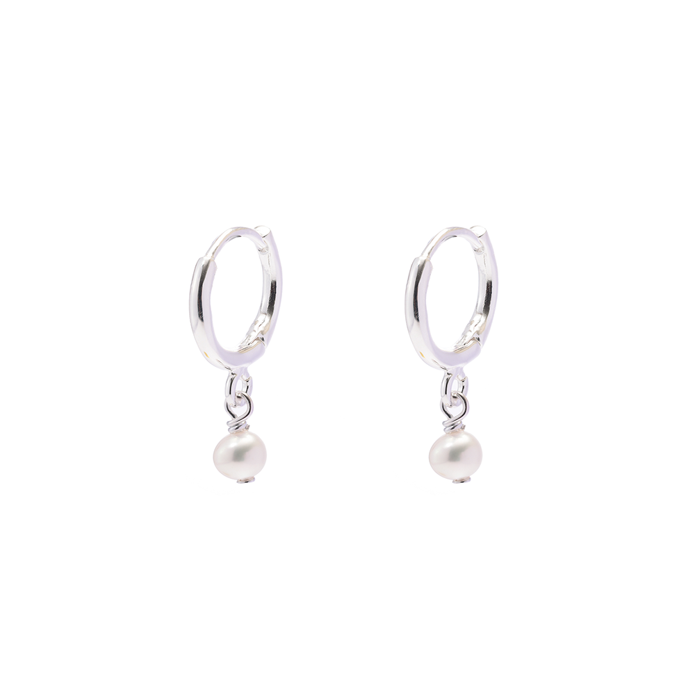 Iko Iko Earrings Huggy with Pearl Silver